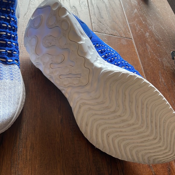 Nike shoes - Picture 4 of 4